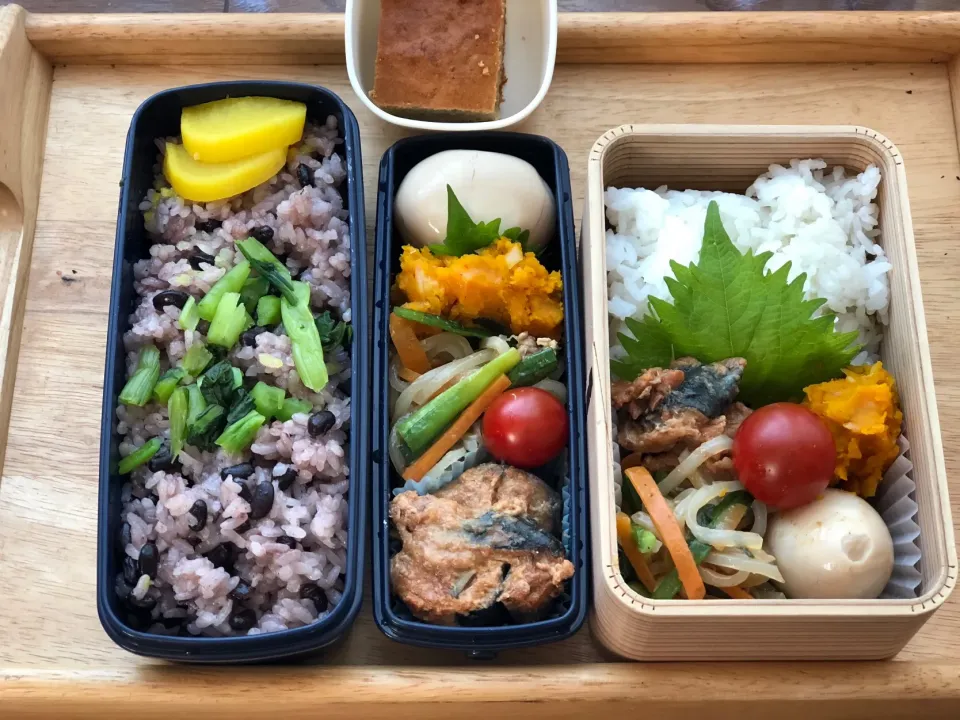 Snapdishの料理写真:鯖の味噌煮 弁当。バナナケーキ付き|弁当 備忘録さん