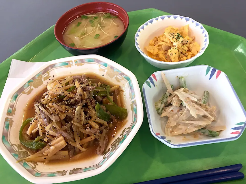 Snapdishの料理写真:青椒牛肉絲、ツナ玉、ごぼうとアスパラのごまマヨネーズ|Tadahiko Watanabeさん