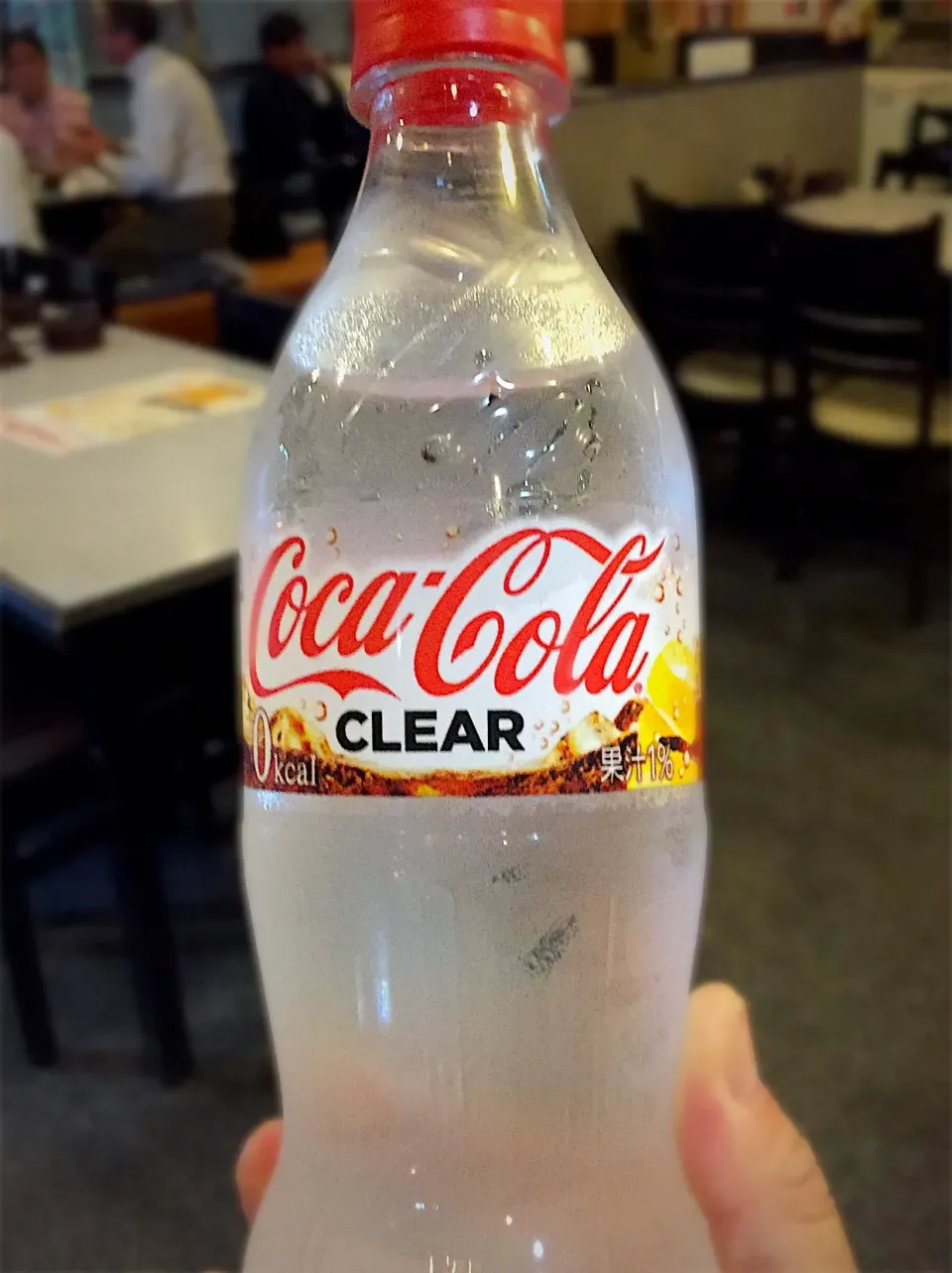 ... transparent drink!!!

First there was clear milk tea. Then came clear coffee. Now the inevitable has happened. 

Coca-Cola has launched a clear Coke in Japa|チェリーリンさん