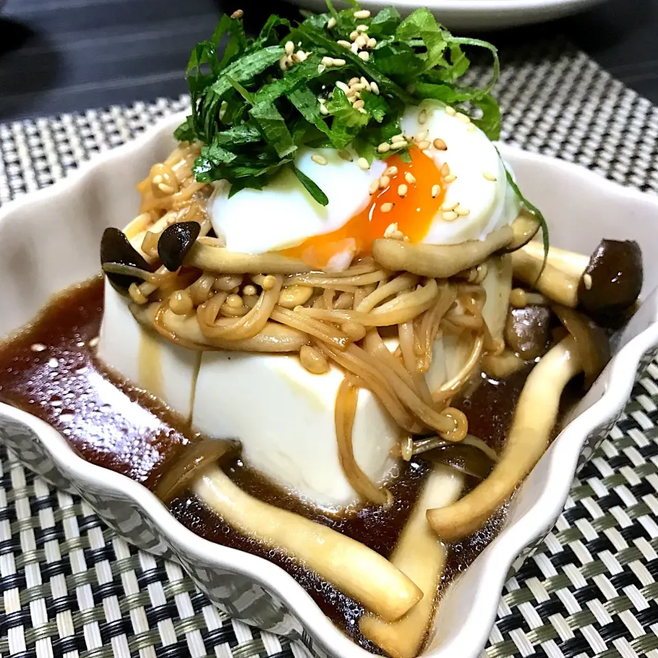 きのこと大葉と温泉卵乗せ豆腐(´◡͐`)❤️|さくらさん