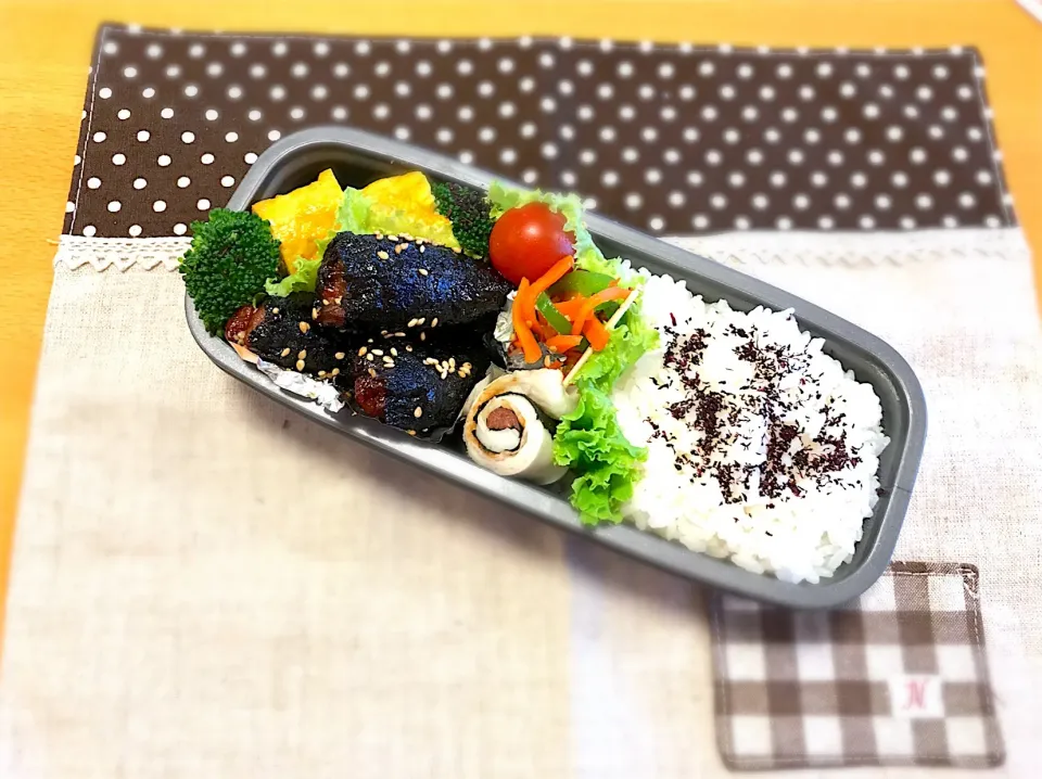 Snapdishの料理写真:海苔巻き豚こま照り焼き🐖
卵焼き🍳
ピーマン、人参鶏ガラ#炒め🥕
竹輪＋大葉＋梅🌀
🥦🍅🍚|あやこさん