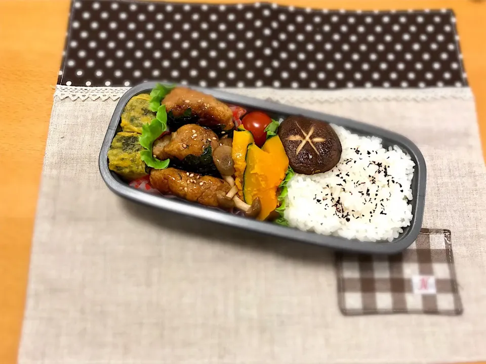 豚つくね大葉巻き🐖
卵焼き海苔入り🍳
かぼちゃソテー🎃
椎茸 しめじソテー🍄
🍅🍄|あやこさん