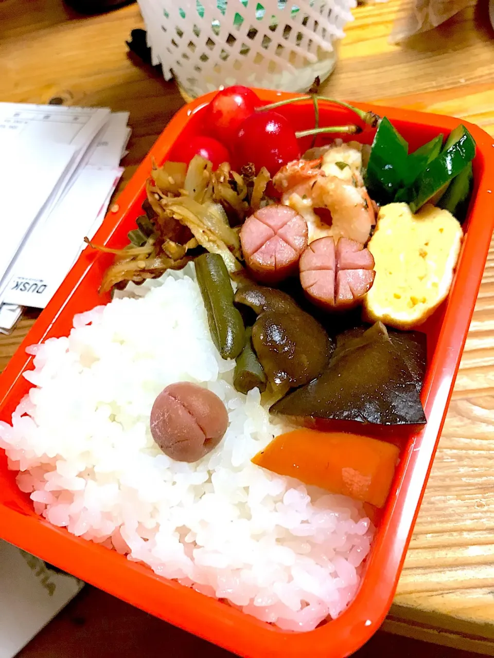 今日の娘弁当🍱
 #きんぴらごぼう 
#お煮しめ
 #出汁巻き卵 
#ウインナー
#海老マヨ
#自家製きゅうりの漬物🥒|misakoさん