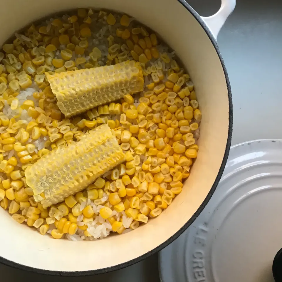 Snapdishの料理写真:とうもろこしご飯🌽|kayoさん