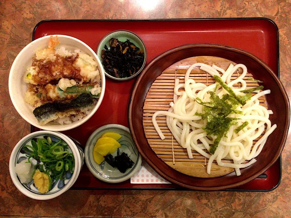 おすすめ定食(ミニ天丼とざるうどん)|ばーさんさん