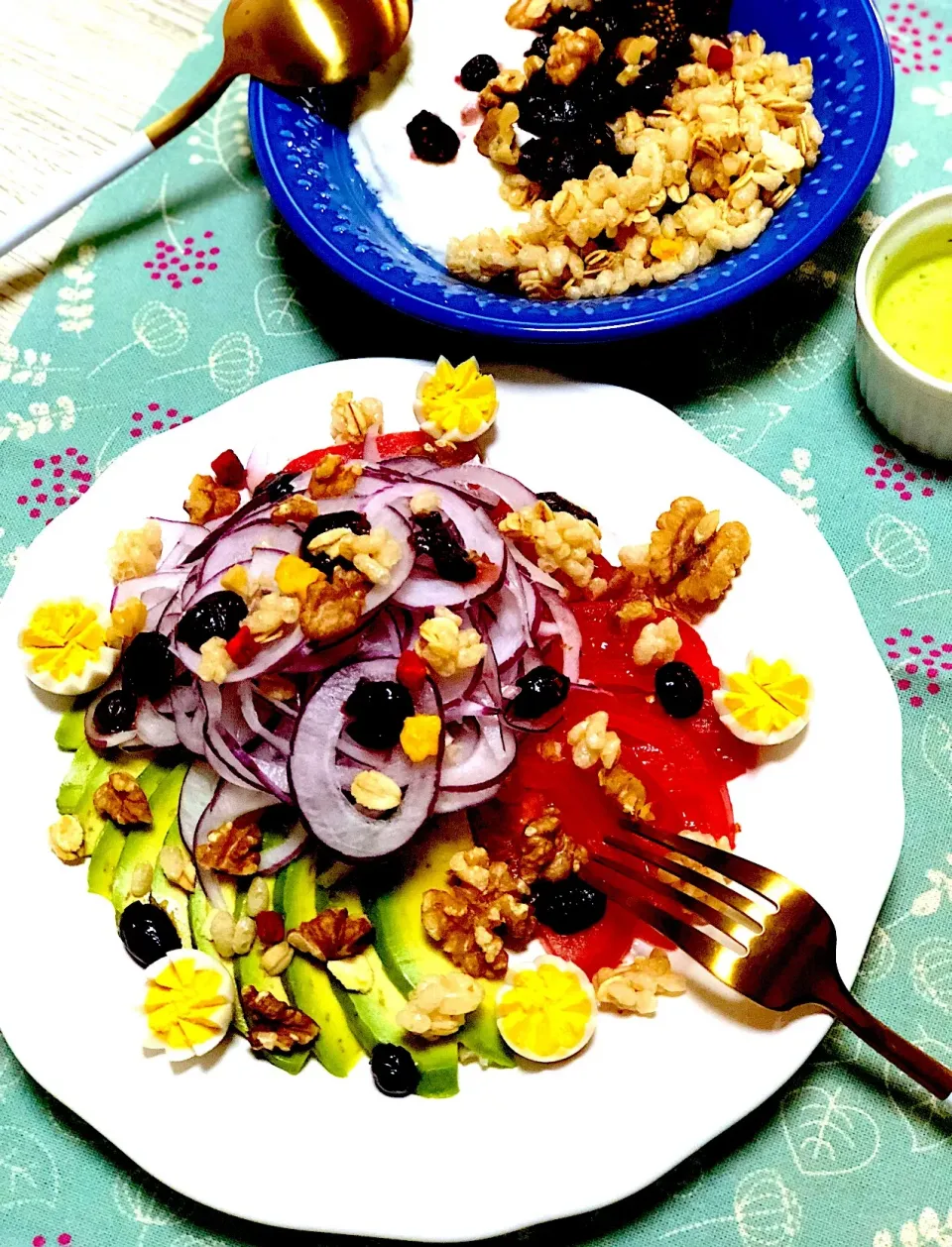 Snapdishの料理写真:アボカド🥑・トマト🍅・スライスオニオンのサラダ|シフォンさん