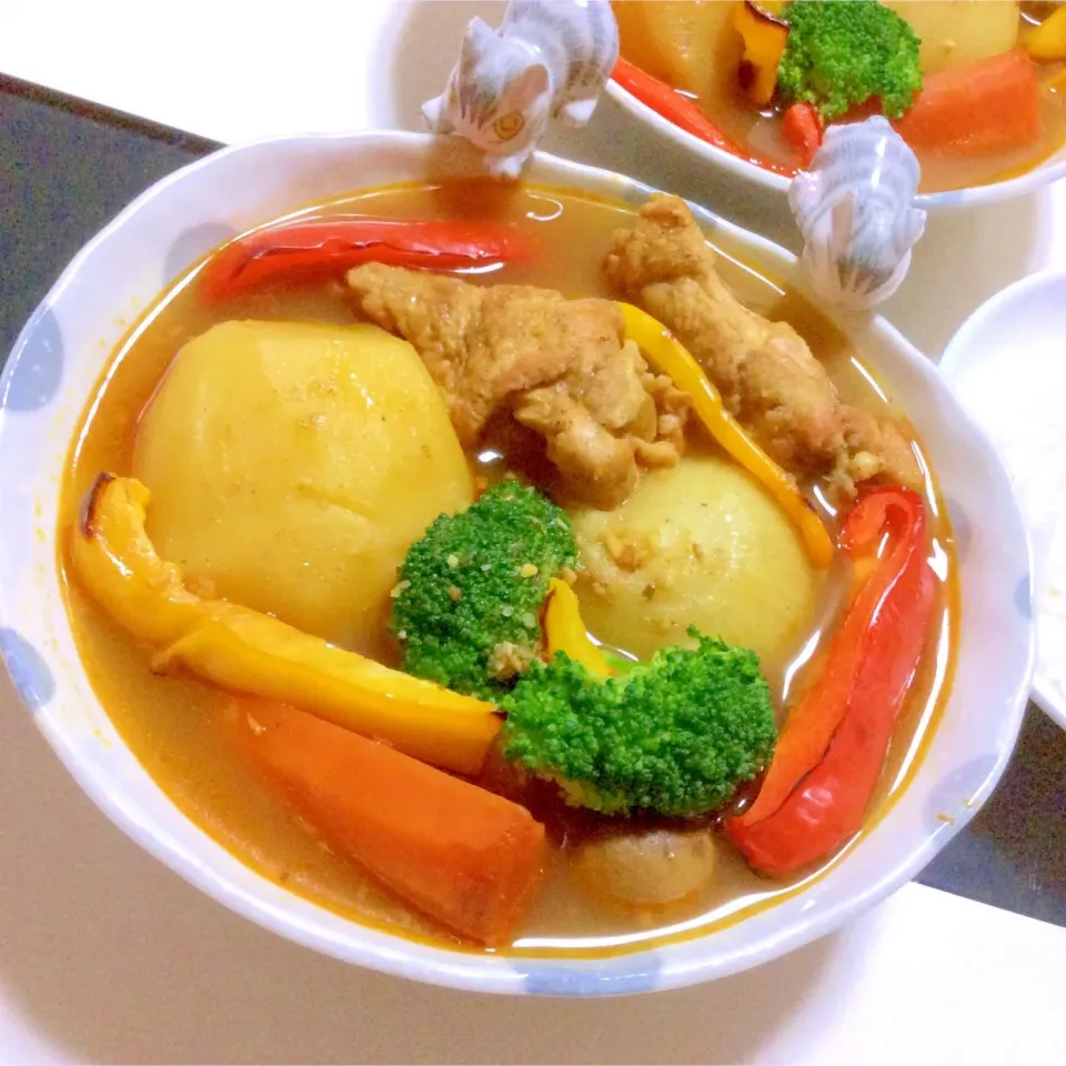 Snapdishの料理写真:お家で作る丸ごと野菜のスープカレー
カレー粉は上野アメ横大津屋の3種をブレンド|Takeshi  Nagakiさん