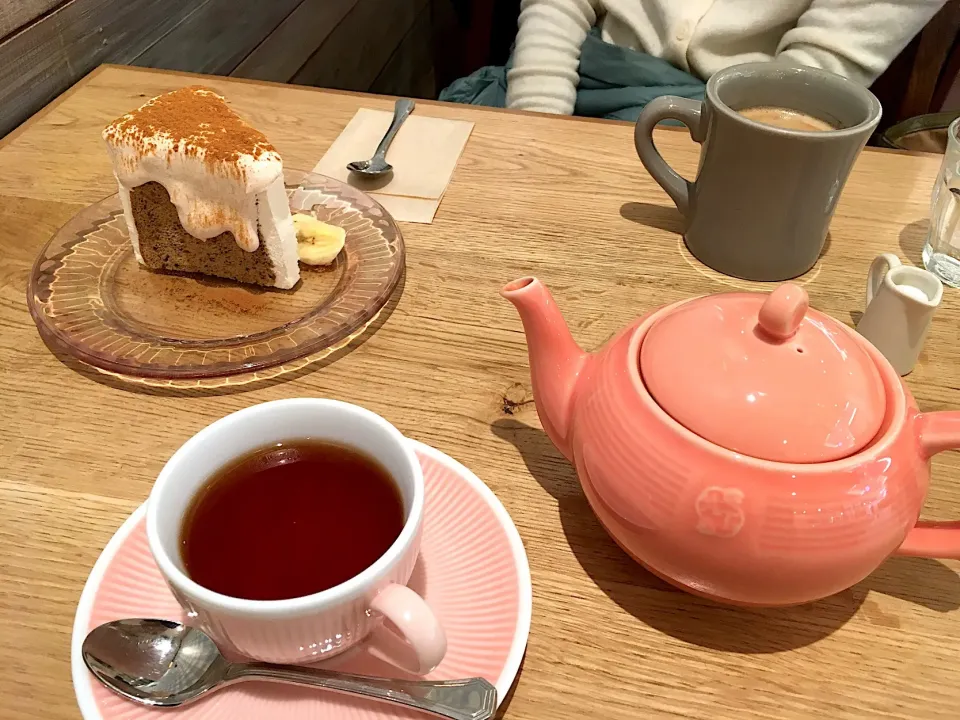 本日のTea（ミックスベリーティー）
シフォンケーキ、コーヒー|こいちさん