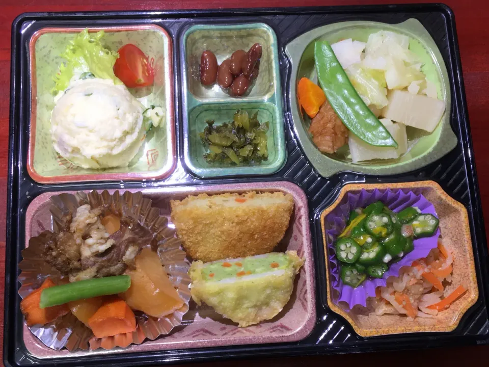 Snapdishの料理写真:お任せメニュー 日替わり宅配弁当 豊川市豊橋市一部エリア宅配|Naokazu Kuritaさん