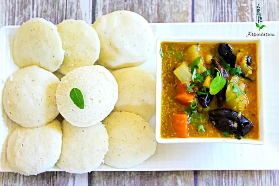 Steamed Rice cakes and Pigeon peas vegetable soup(Traditional)|krsnatarianさん