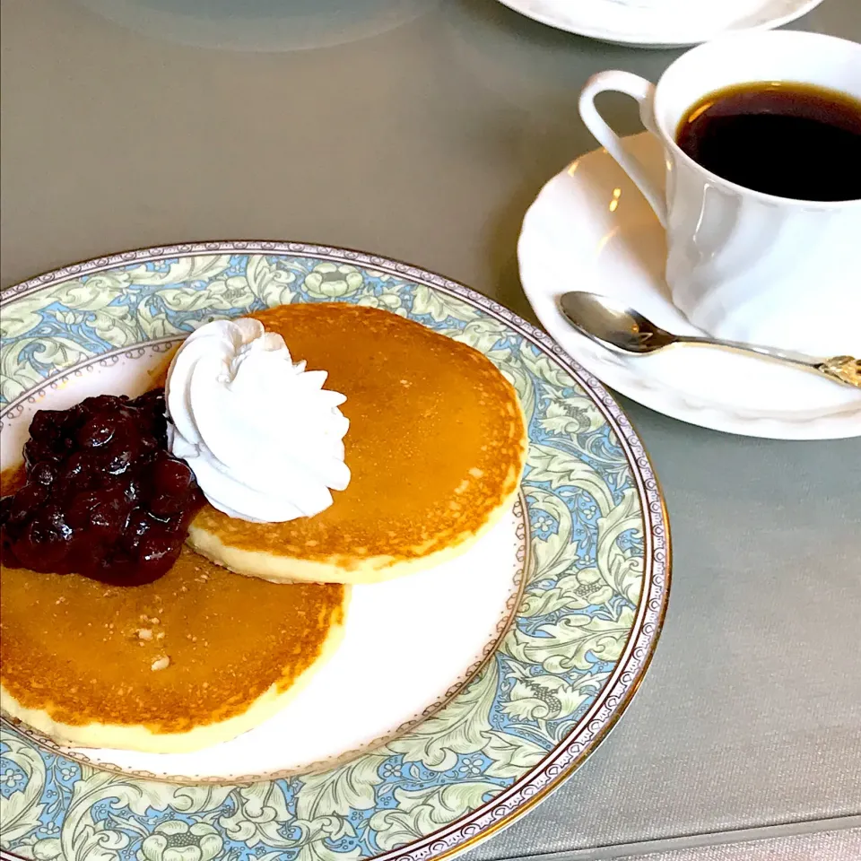 らんぶる
あんこ&ホイップのようホットケーキ🥞と
本日のコーヒー|sakiさん