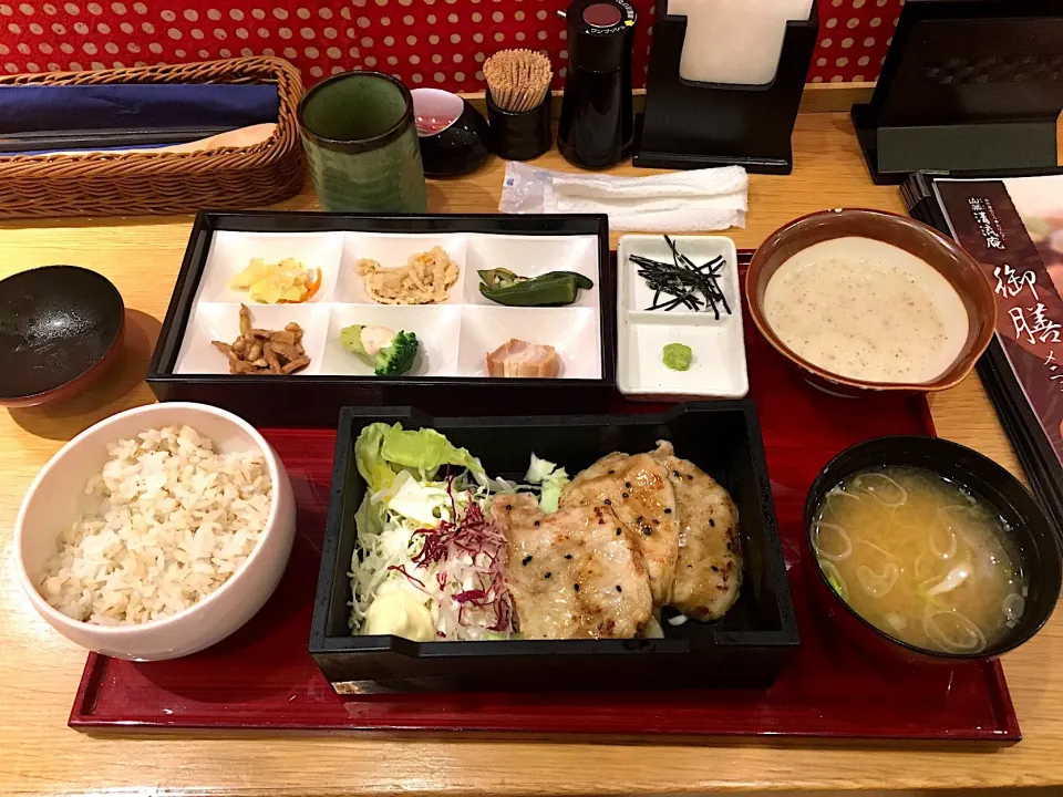 Snapdishの料理写真:豚ロース味噌漬け御前|しのぶさん