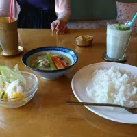 Snapdishの料理写真:タイカレー
トマトとなすのカレー

京都 一乗寺

ミントラッシーとチャイが絶品|Hiroki  Moriさん