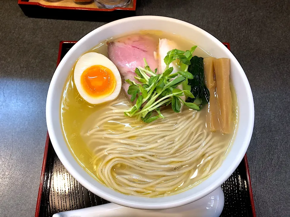 Snapdishの料理写真:中部迷店コラボ限定 丸鶏塩らぁ麺|いく❤️さん