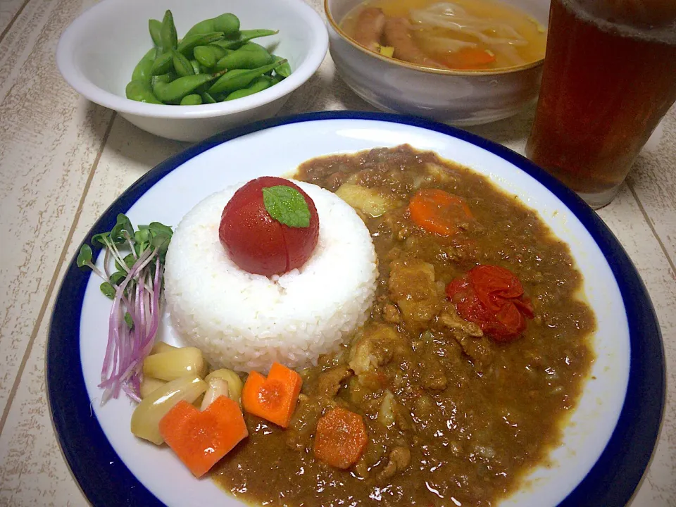 今日の男飯(｡-_-｡)トマトカレー🍅🍛with自家製らっきょと人参漬け&寒い日はアボカド🥑コンソメスープ🎶|ひーちゃんさん