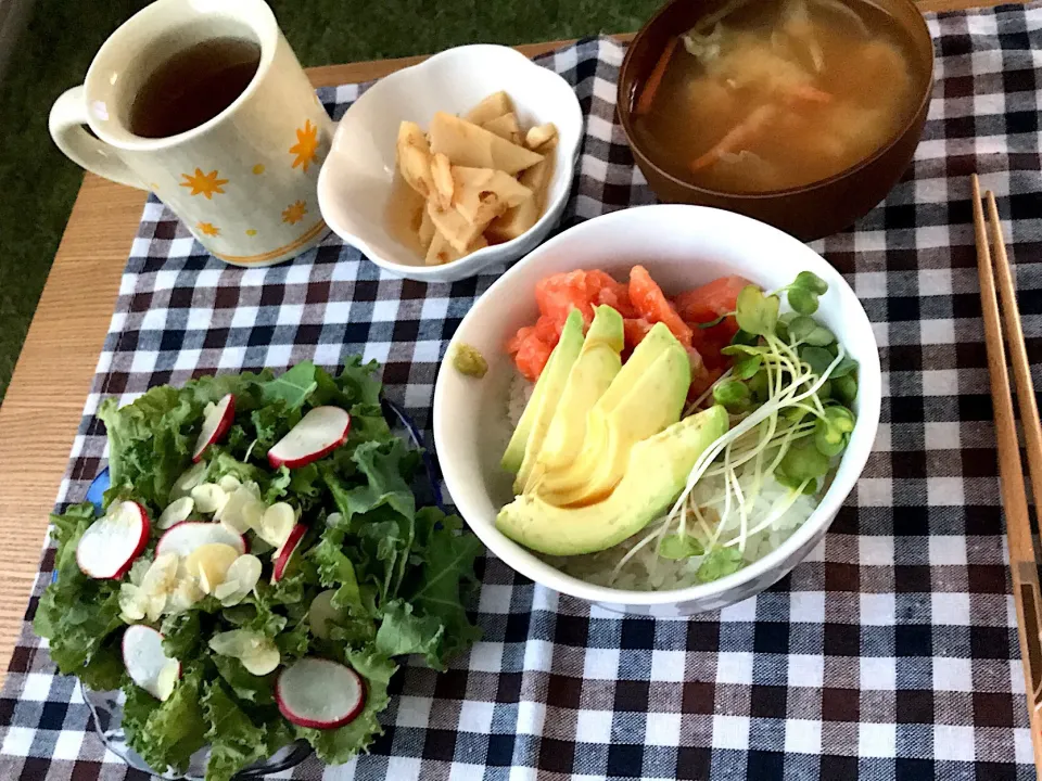 サーモンアボカド丼|草加 さゆりさん