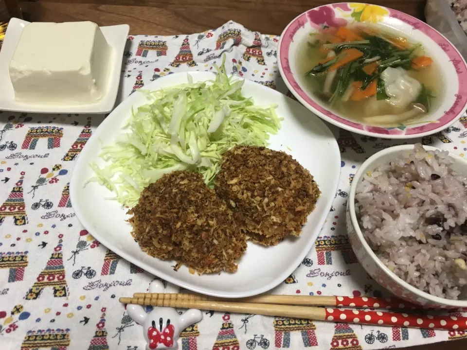 Snapdishの料理写真:＊揚げないコロッケ
＊水餃子スープ
＊ごはん
＊豆腐|みきゃこさん