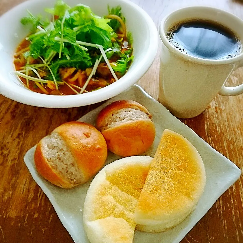 パンとミネストローネ（アボカド入り）の朝食|プチテンよすさん