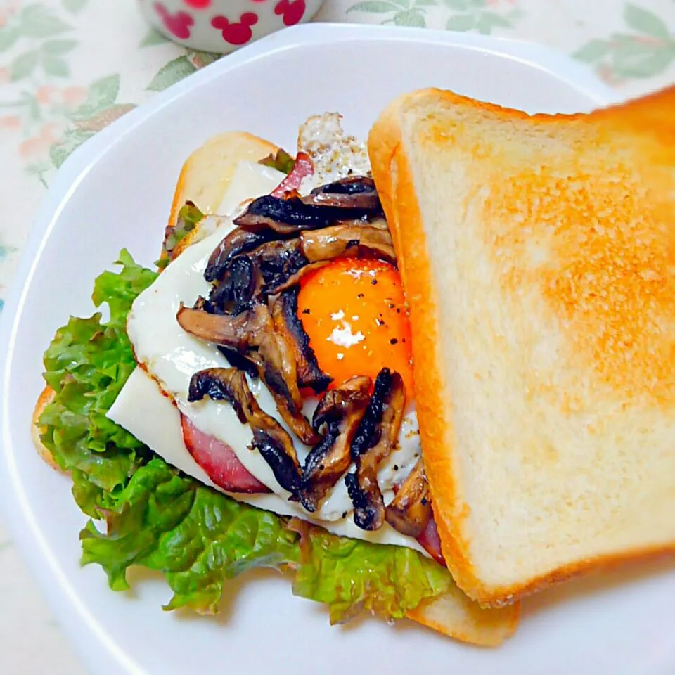 Snapdishの料理写真:イングリッシュブレックファーストサンドイッチ🎵English breakfast sandwich|うたかた。さん