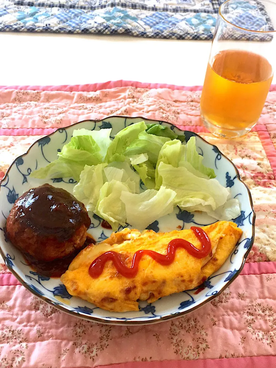 ハンバーグとチーズオムレツの朝プレート|えりちゃんさん