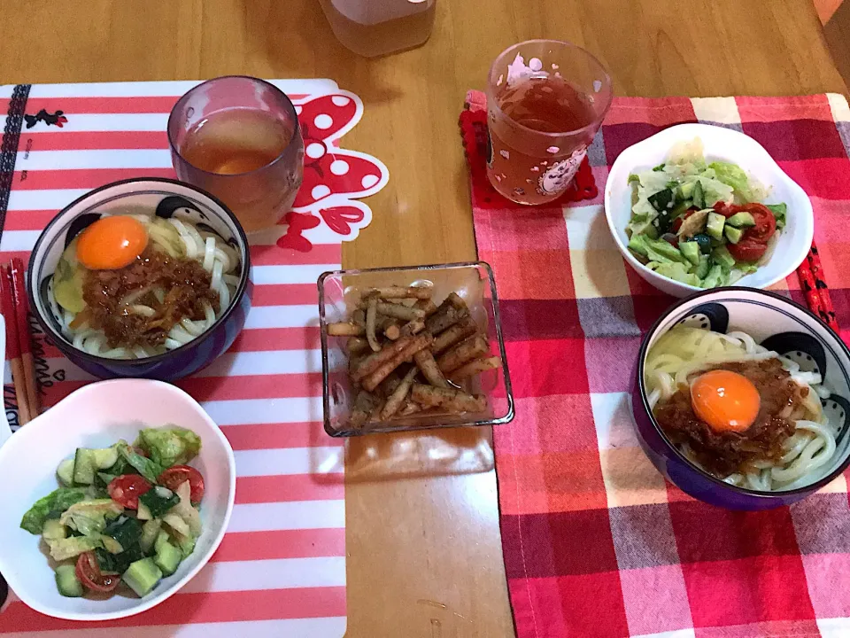 Snapdishの料理写真:今日のお昼ご飯だよー
#うどん#肉のせ#温泉玉子かと思って買ってきたのがまさかの普通のたまごの娘ちゃん（笑）|kokoaさん