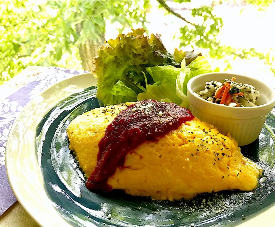 昼ごはん  シンプルオムライス、パルメザンチーズ入り🧀|砂雪さん