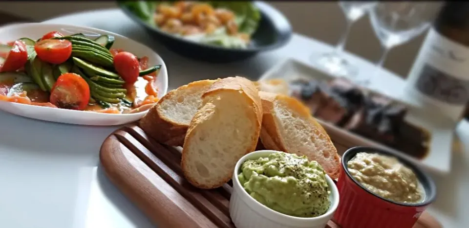 晩酌◎アボカドとサーモンのカルパッチョ🥑アボカドディップ🥑その他もろもろ🥂　モニター当選ありがとうございます🥑💕|しょちちさん