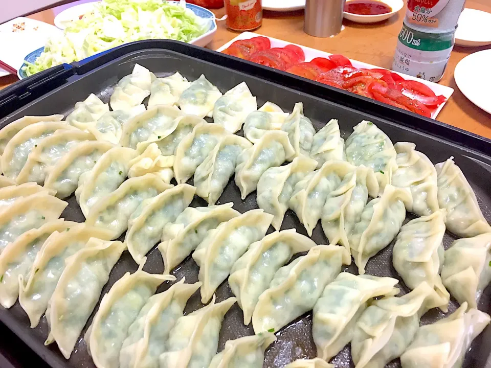 父の日は、おばあちゃん家に泊まりに行って末っ子が作ってきた餃子🥟😊👏|ふみぃさん