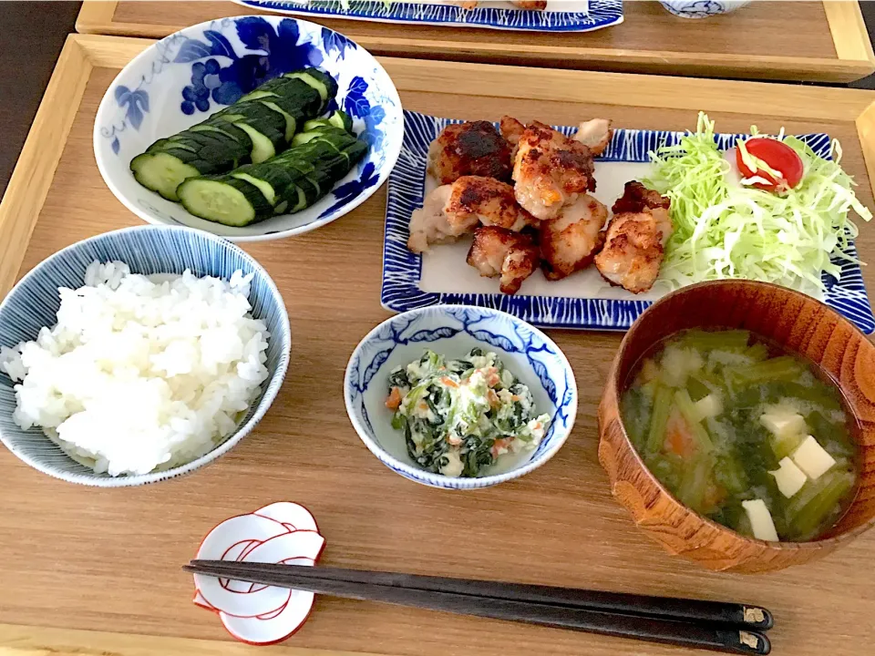 ほうれん草の白和え
きゅうりのぬか漬け
塩麹の鳥唐揚げ
お味噌汁|NAKATAさん