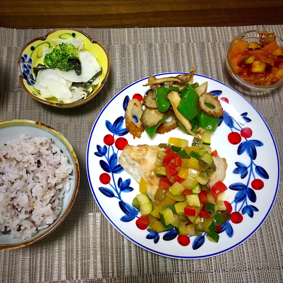 カジキのソテーと夏野菜の和風あんかけ、ラタトゥイユ、舞茸とピーマンと竹輪のポン酢バター|たまさん