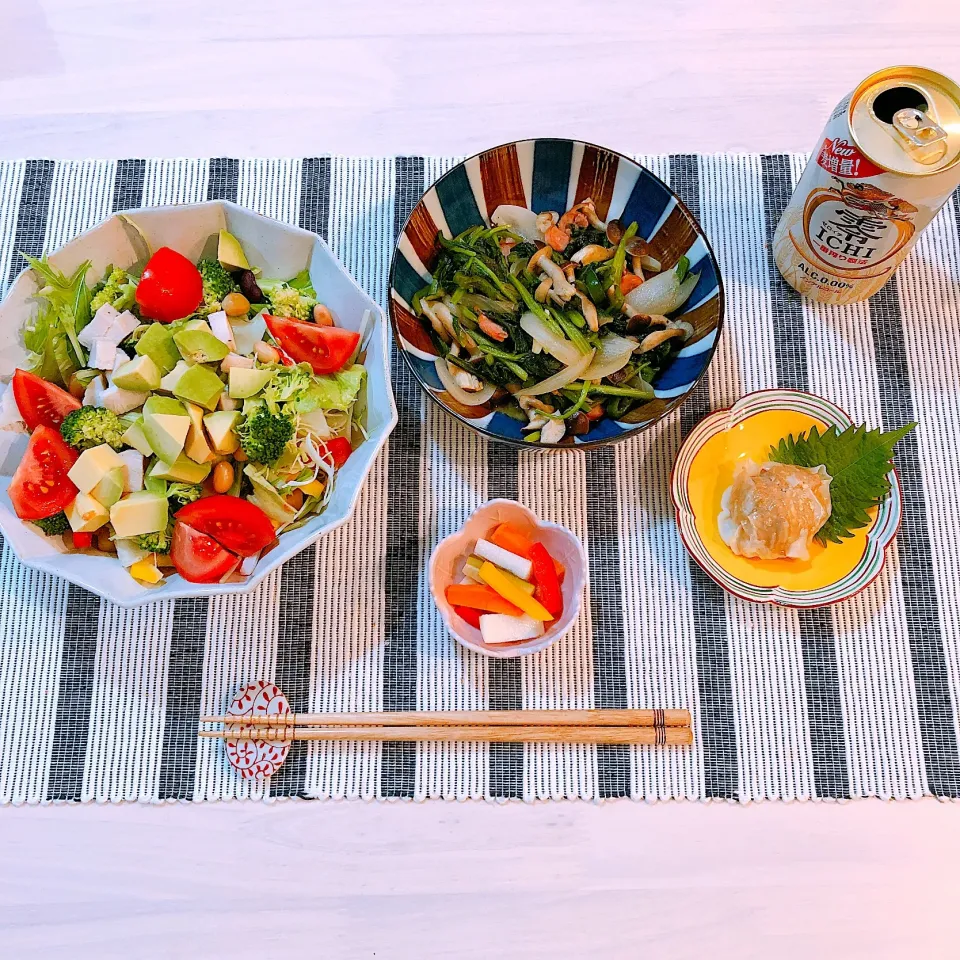 サラダ、ほうれん草ときのこのバターソテー、豆腐焼売、ピクルス|♡mii's kitchen♡さん