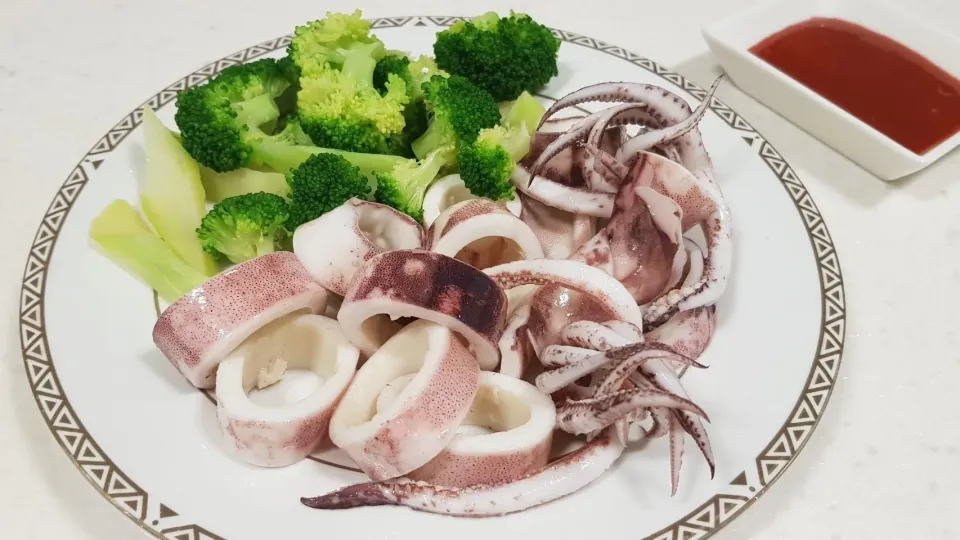 squid and broccoli|steven z.y.さん