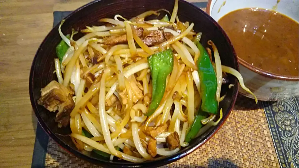 チャーシューもやし丼、カレー添え|まぐろさん