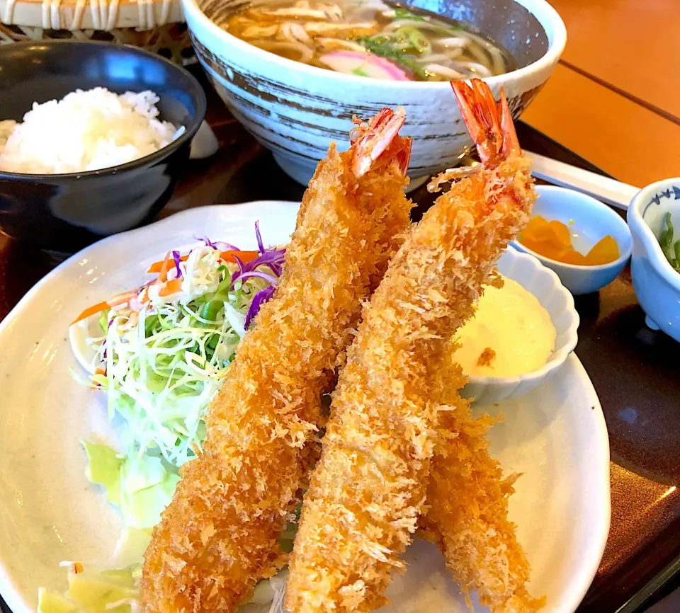 Snapdishの料理写真:海老フライ定食🍤🍤🍤|buhizouさん