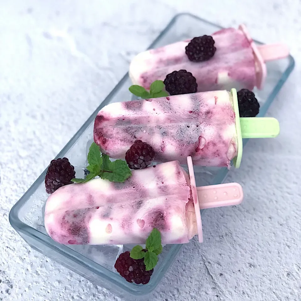 Snapdishの料理写真:Yoghurt and blackberries popsicles|12Dragonさん