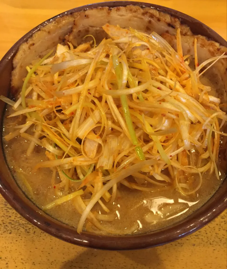 Snapdishの料理写真:麺場 田所商店 牛久店で北海道味噌炙りチャーシュー麺頂きました🍜

トッピングは、肉ネギ|NOMU'S キッチン🍳さん