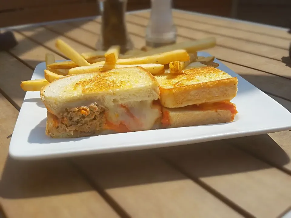 stuffed grilled cheese|Melissa Greenさん