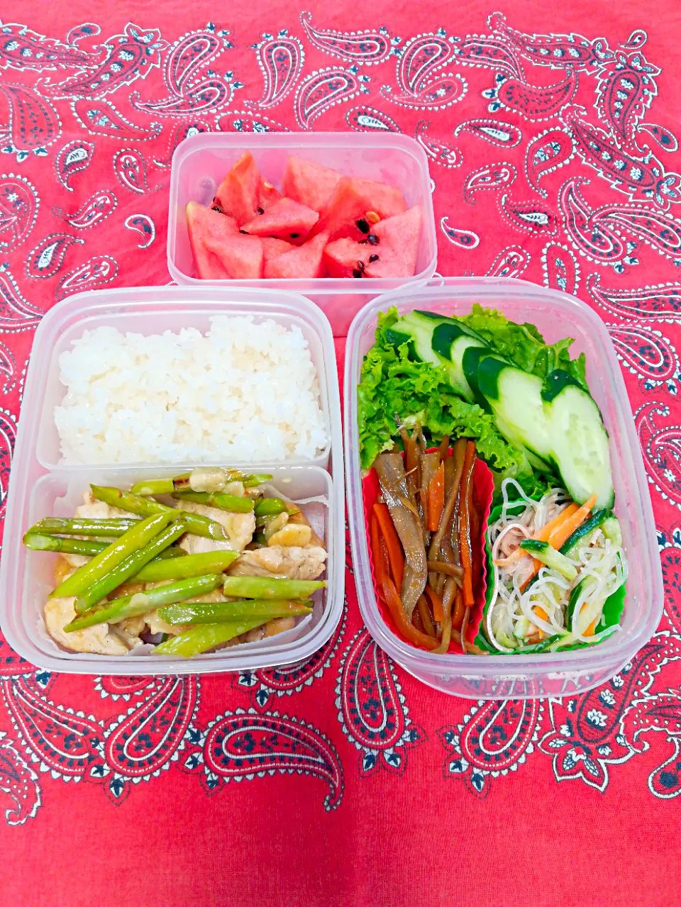 Snapdishの料理写真:鶏胸肉とアスパラのチーズ蒸し弁当|とにおさん