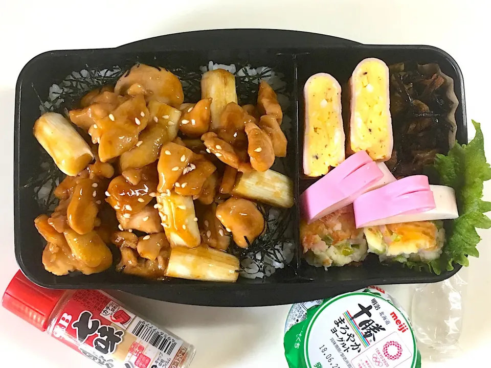 高3次男坊弁180619✿ 焼き鳥丼・はんぺんハム葱チーズ焼き・ひじき煮・ハムたまご＋ＹＧ|まめりんさん