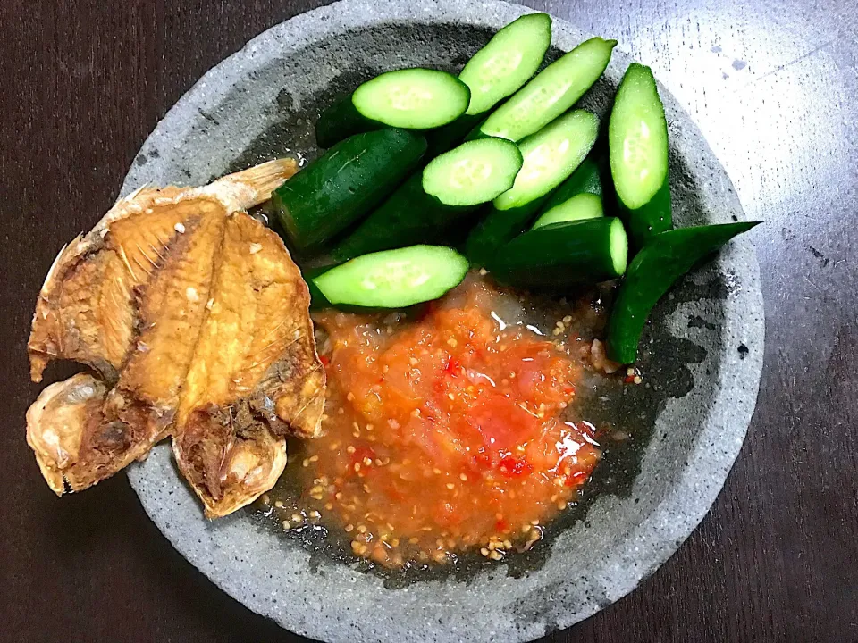 Sambal tomat & ikan asin|yeni kartikasariさん