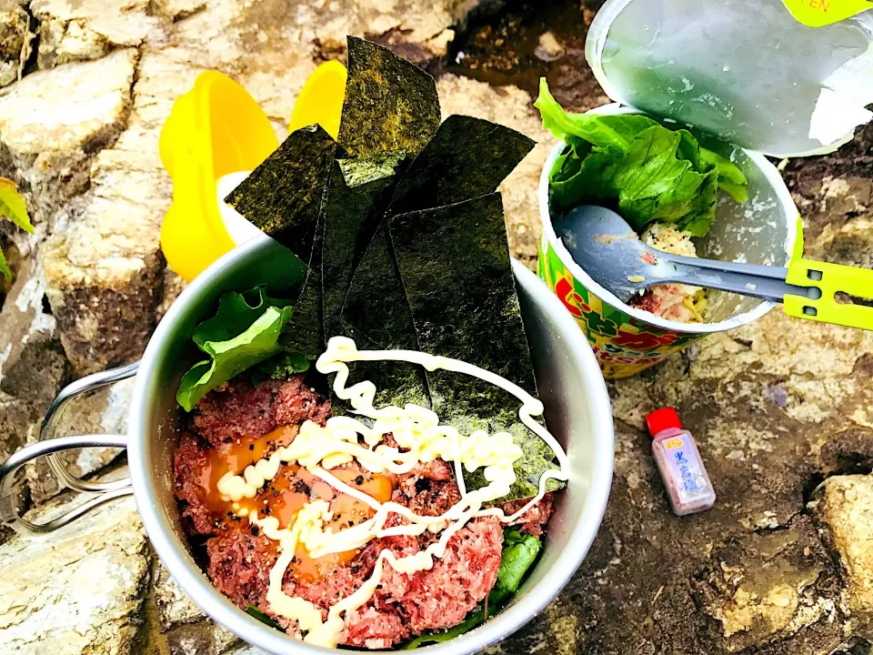 霧の中のコンビーフ丼|いかちょっぷ(登山メシ)さん