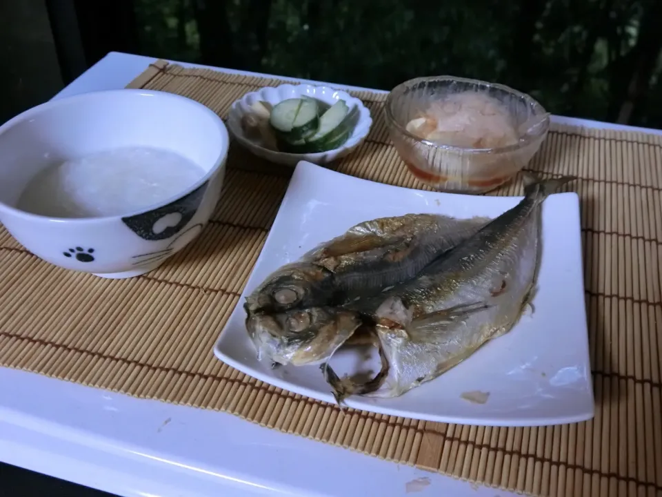 晩ご飯
アップしたと思い間違いをした💦

味の干物
冷やし豆腐
キューリとイカのワサビマヨ
お粥|Hiroshi  Kimuraさん