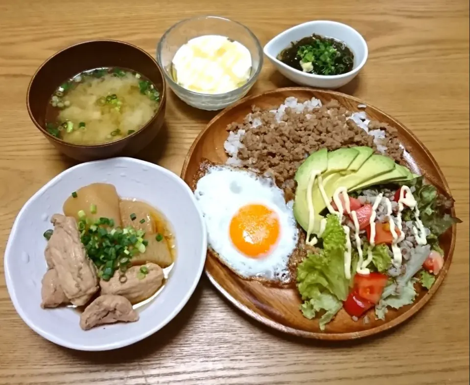 『部活動 豚そぼろご飯アボカド乗せ 豚肉と大根の煮物 ライスポットで』|seri-chanさん