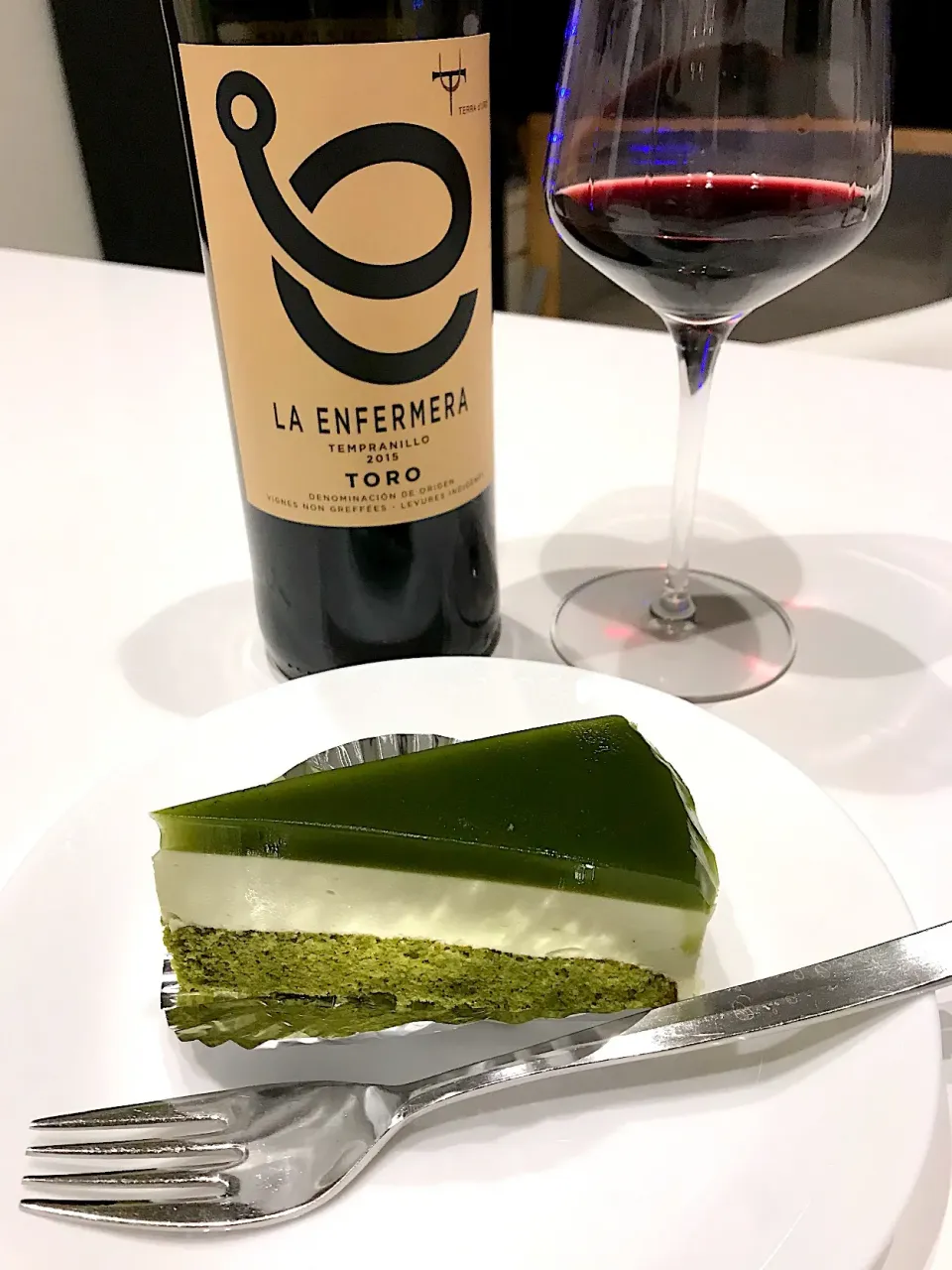 抹茶のレアーチーズケーキ🍰赤で🍷😘|ナムナムさん