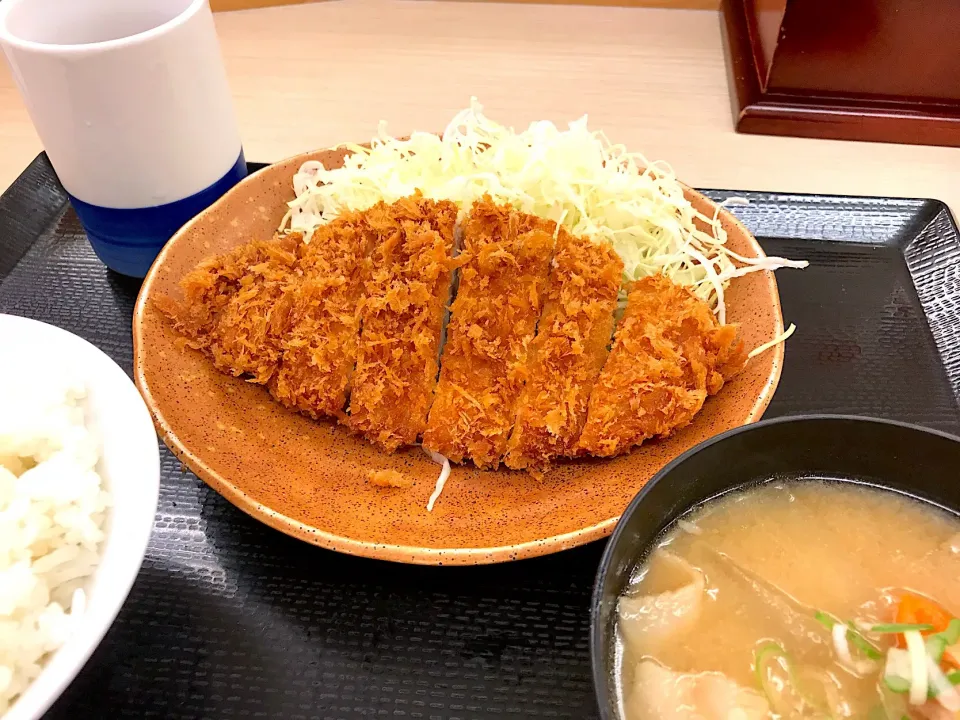 Snapdishの料理写真:朝ロースカツ定食|マハロ菊池さん