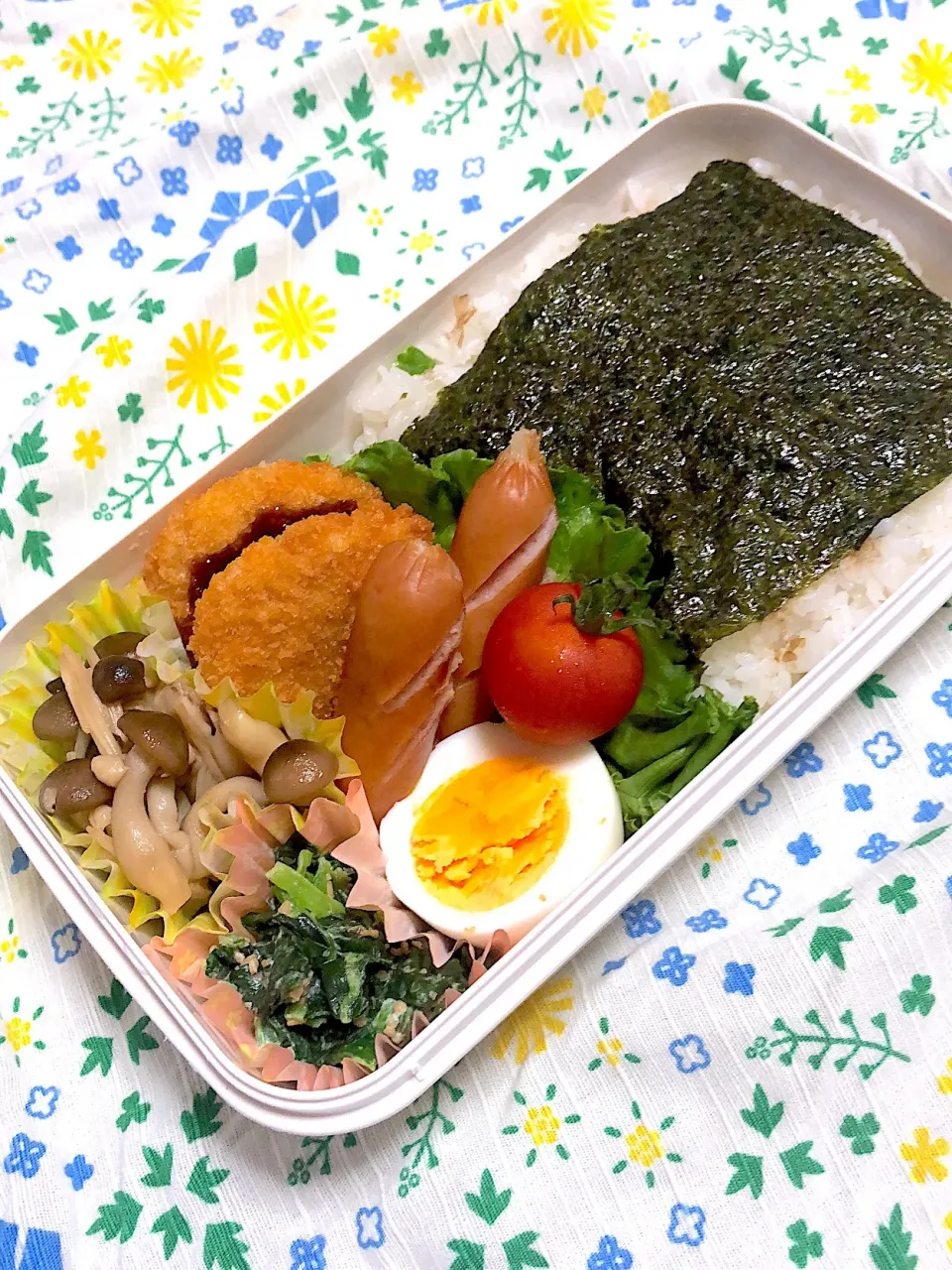 6.21☆旦那弁当
豚カツ(冷食)
ウインナー
ゆで卵
キノコのバター醤油
ほうれん草の胡麻和え
のり弁|のん∞さん