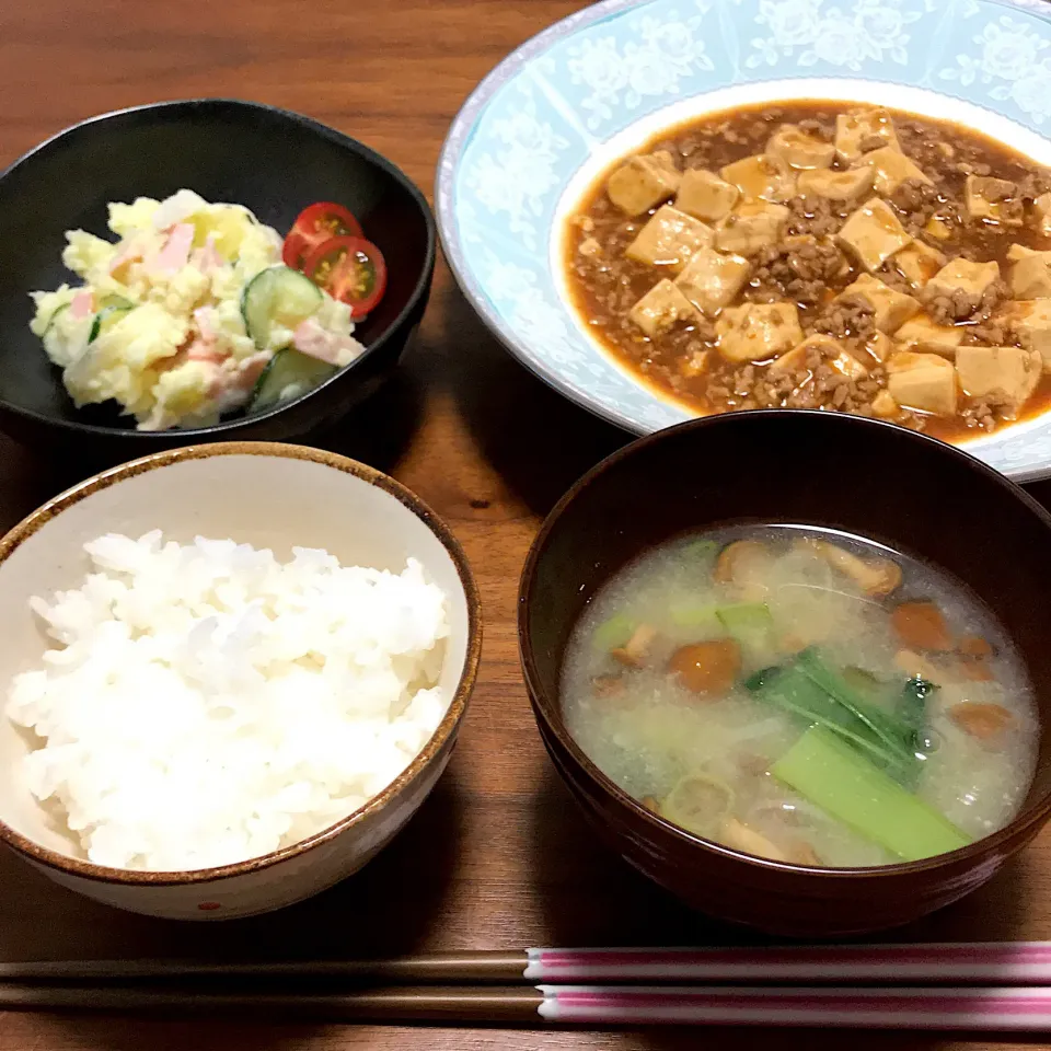 #土鍋ごはん 
 #麻婆豆腐 
 #ポテトサラダ 
#なめこと小松菜の味噌汁|まきさん