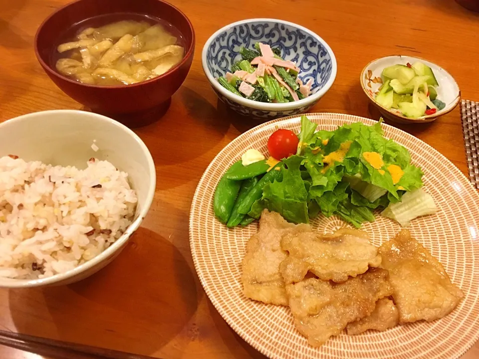 18/06/21 夕飯♪ 豚ロース生姜焼き 小松菜とハムのマスタード和え 味噌汁|ikukoさん