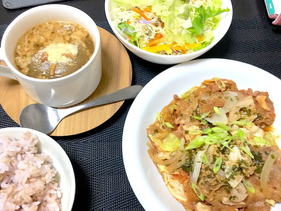 プルコギチャプチェ 丸ごと玉葱スープ ミックスサラダ🥗 スーパーフード雑穀ごはん🍚|yumyum😋さん