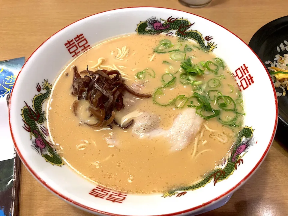 とんこつラーメン|Yas Nakさん